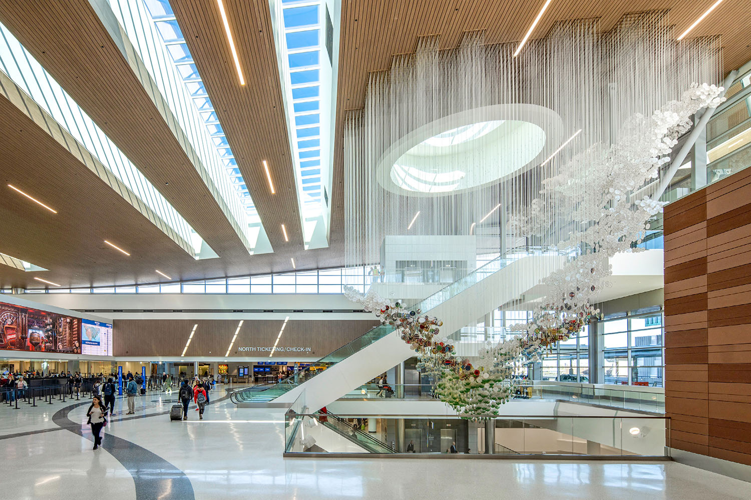 2_BNA Lobby with Minimal Columns_credit Jordan Powers.jpg