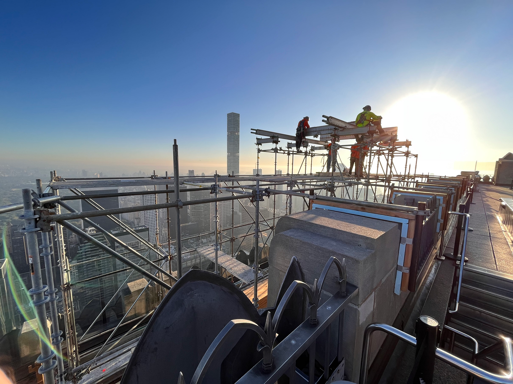 Top of the Rock Beam Ride Gantry-creditMikePugliese.png